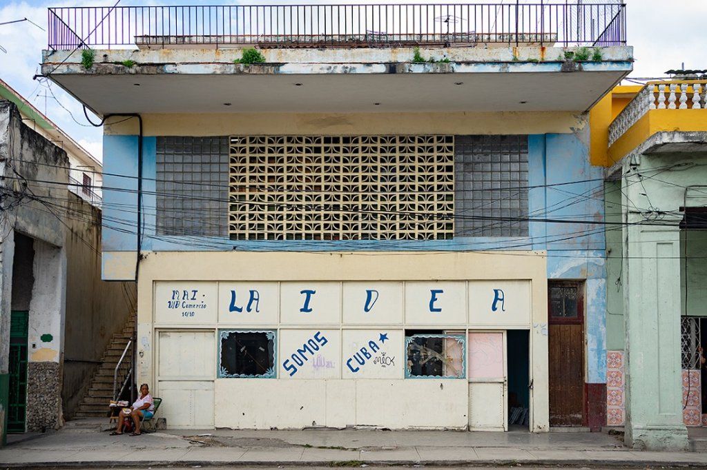 Punto de venta abandonado en La Habana. |  Imagen:  Alina Sardiñas