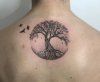 Tatuaje de árbol.